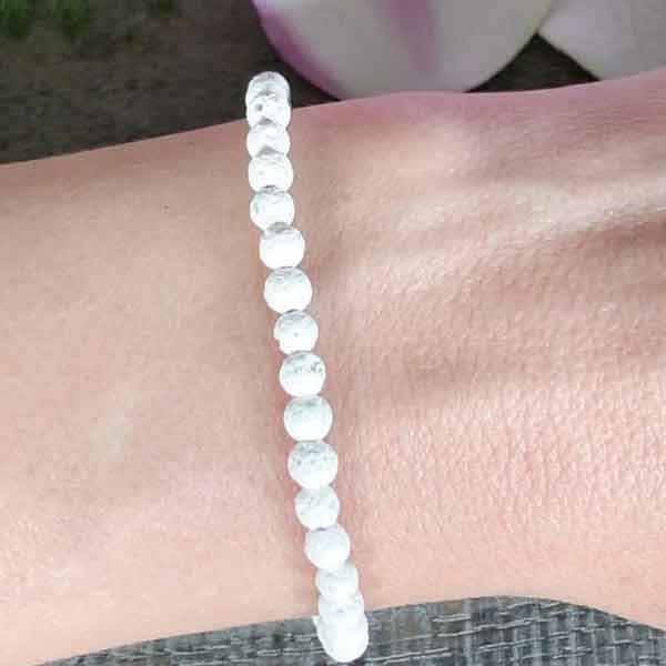 vulkanichen-kamuk-4mm White Volcanic Stone Bracelet, Natural Stone - Image 1