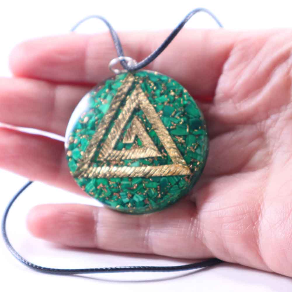 zelen-simvol-metatron Orgonite Pendant with Malachite and Interlocking Triangles - Image 1