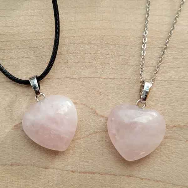 rozov-kvarc-surce Rose Quartz, pendant, natural stone, heart shape - Image 1
