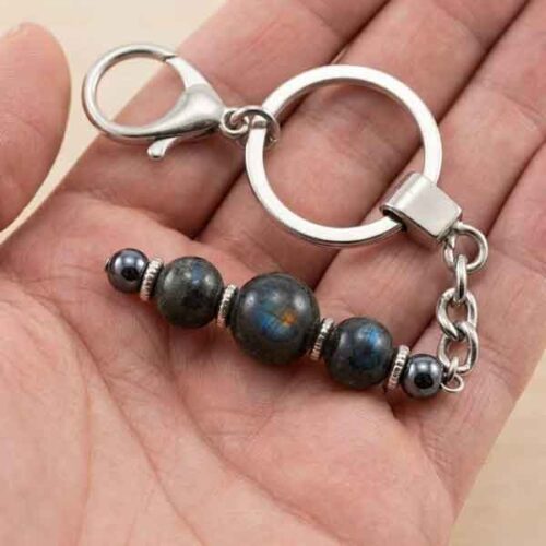 “Northern Lights” Talisman – Keychain and Bag Accessory with Labradorite and Hematite - Image 4