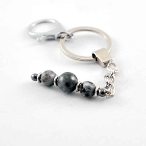 “Northern Lights” Talisman – Keychain and Bag Accessory with Labradorite and Hematite - Image 6