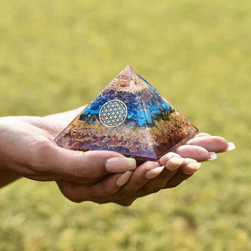 piramida-7-te-chakri1 Protective Seven Chakras Orgonite Pyramid - Image 1