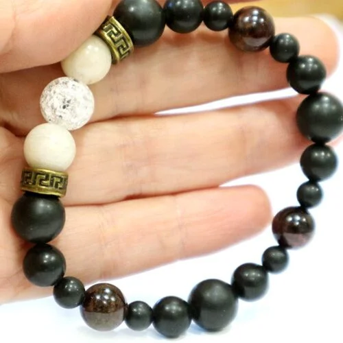 Full Moon, bracelet with natural Shungite, Garnet, Moonstone and Clear Quartz - Image 3